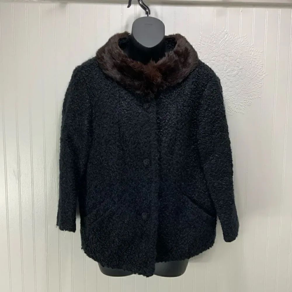 VINTAGE Lambswool coat with Mink Collar